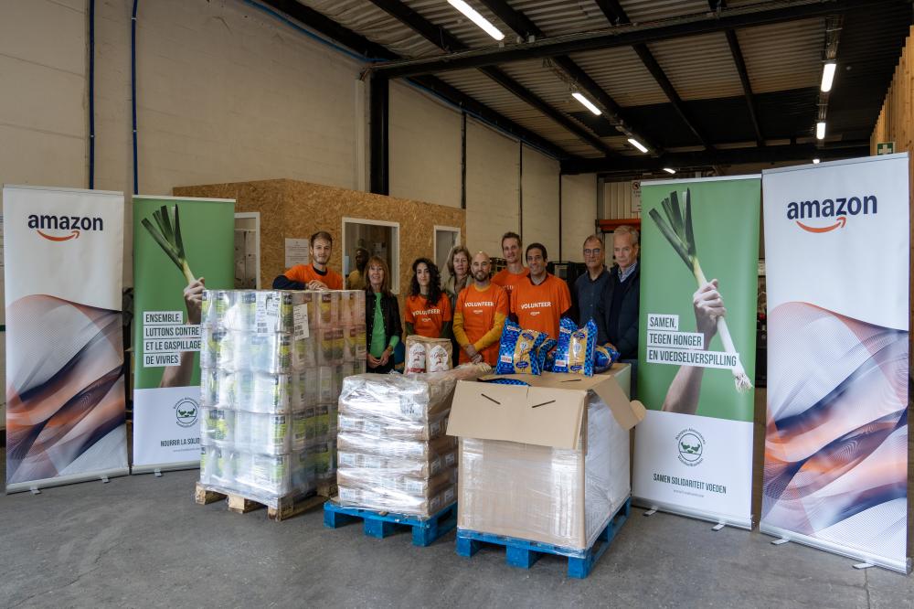 Amazon s'engage auprès des Banques Alimentaires pour lutter contre la précarité alimentaire et hygiénique en Belgique.